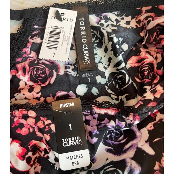 Torrid 1 Black Rose Skull Print Scallop Lace Trim Caged Back Hipster Panties - Picture 5 of 5